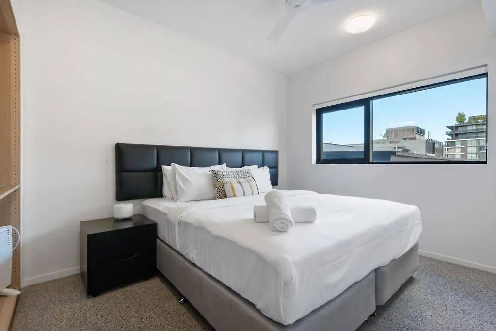 South Brisbane One Bedroom Apartment