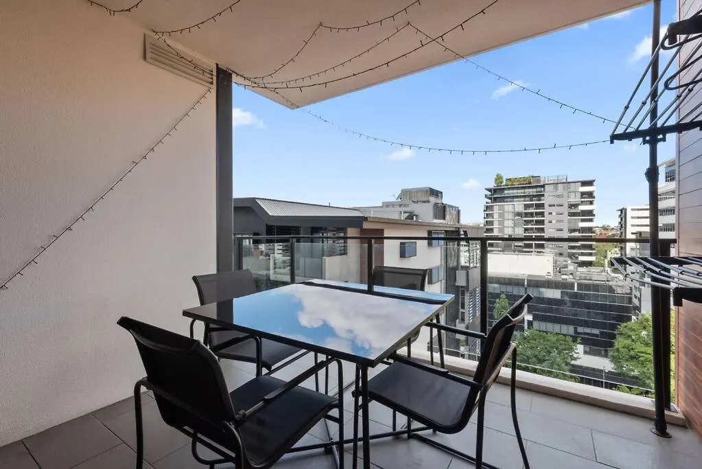 South Brisbane One Bedroom Apartment