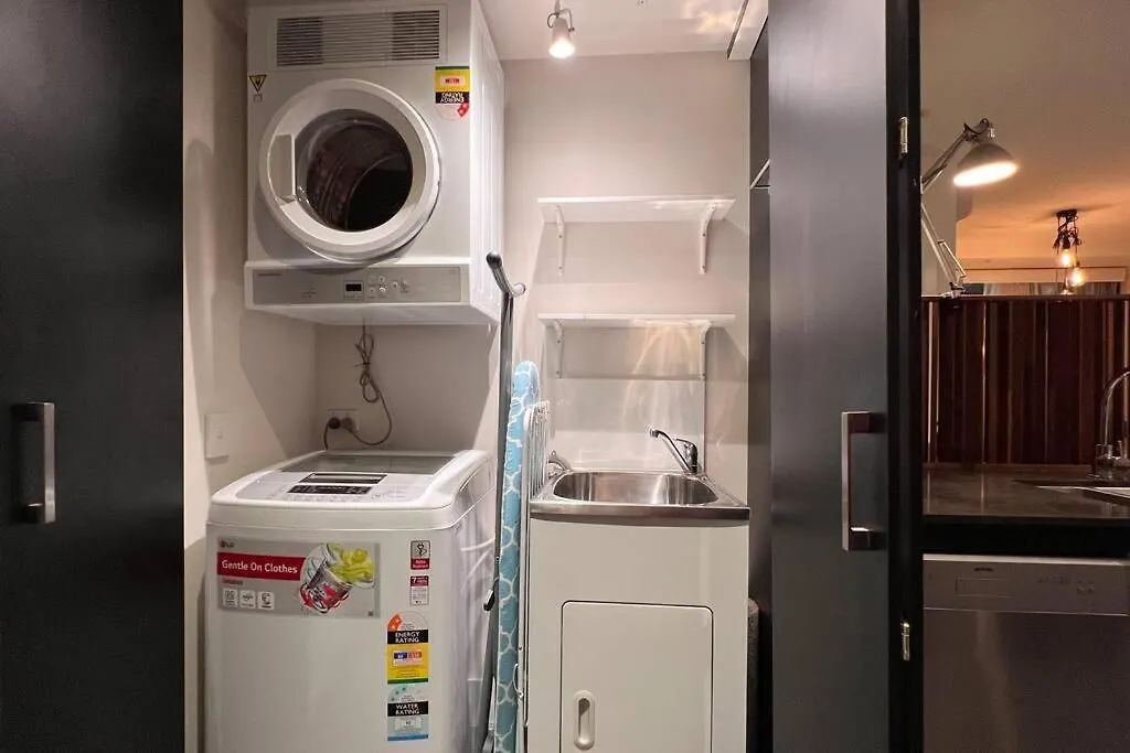 South Brisbane One Bedroom Apartment
