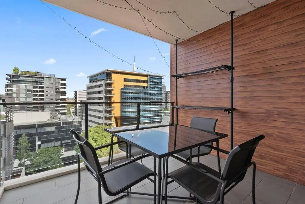 South Brisbane One Bedroom Apartment